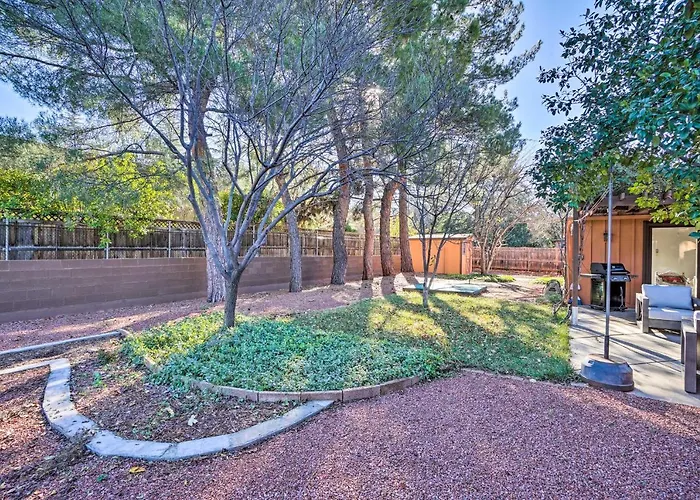 Holiday home 1 Mi To Cathedral Rock Trailhead: W/ Sunroom